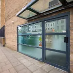 Londwell, City & Limehouse Balcony Flat - Skyline Views