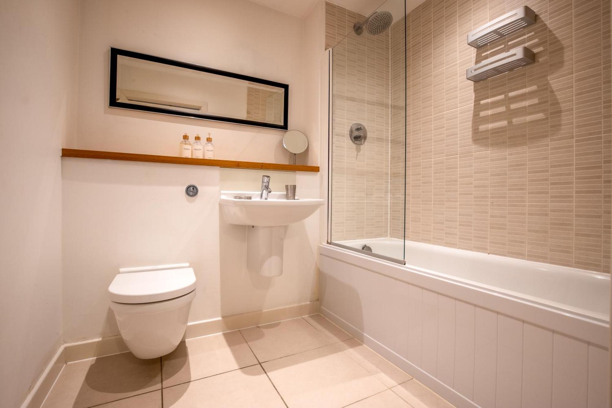 Londwell, & Limehouse Balcony Flat - Skyline Views * Londra