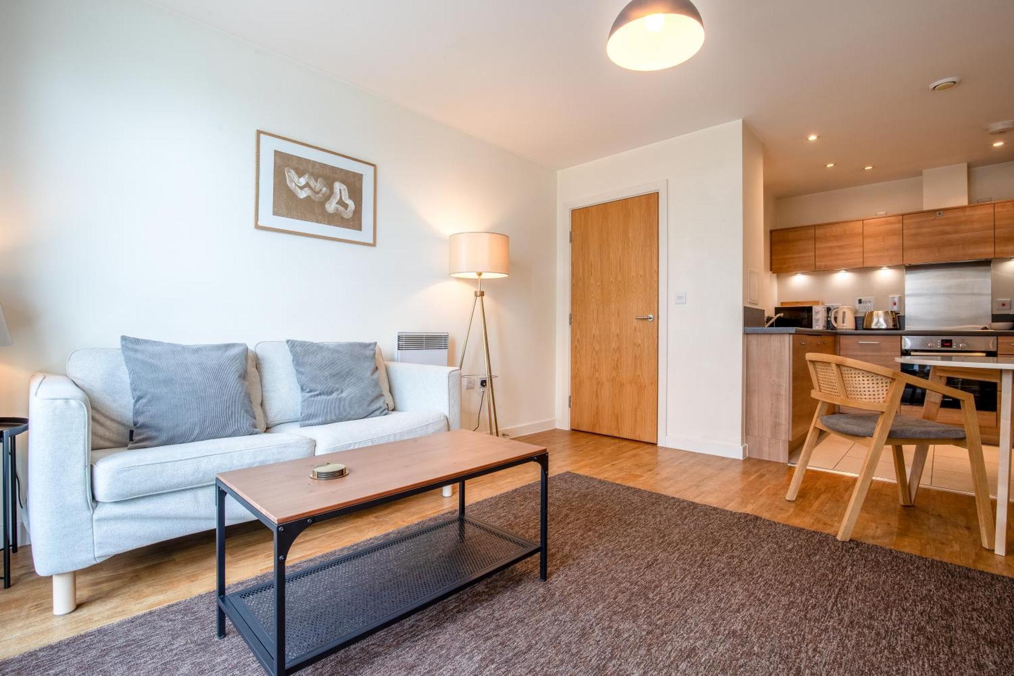 Londwell, & Limehouse Balcony Flat - Skyline Views *