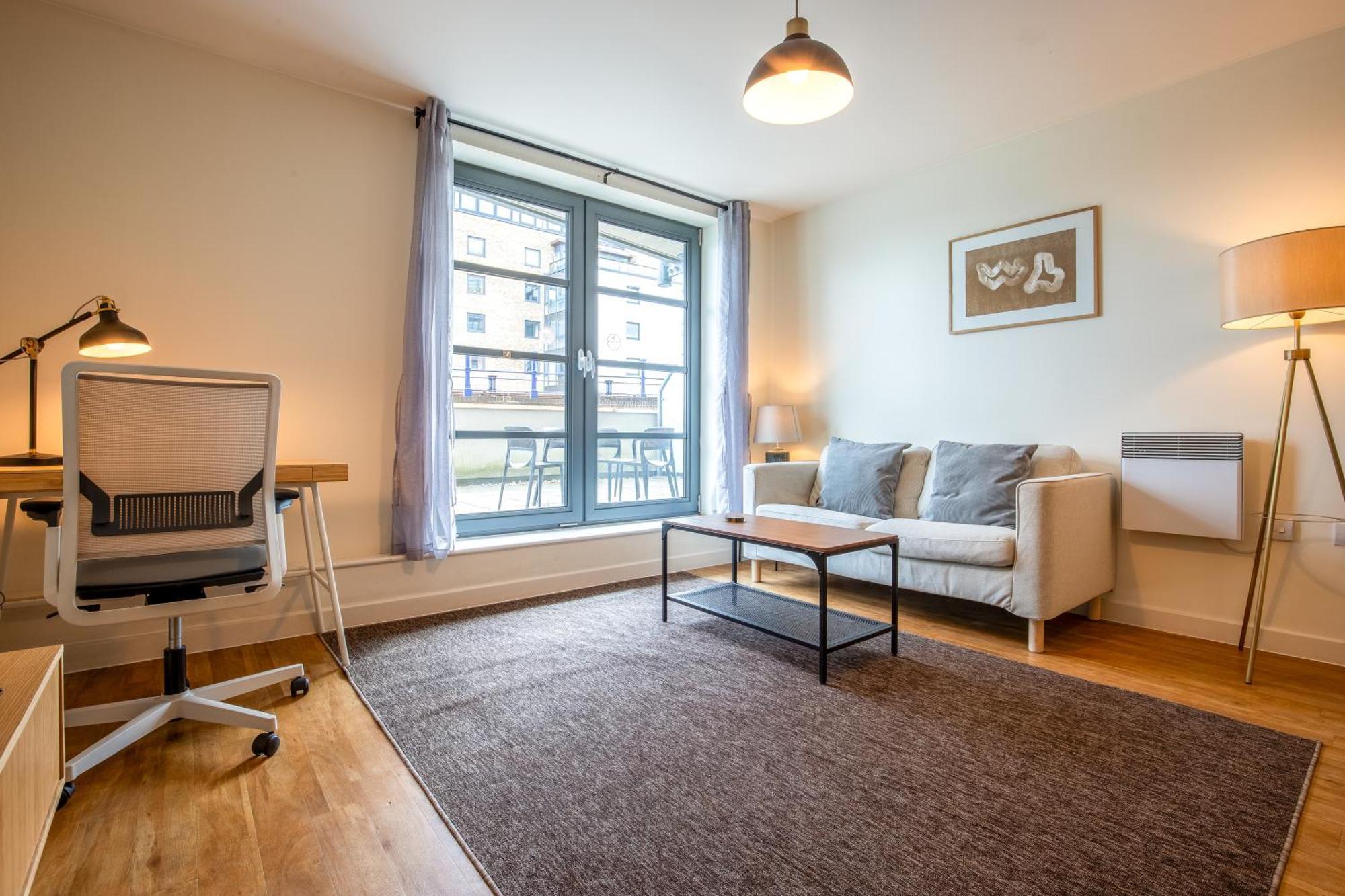 Londwell, & Limehouse Balcony Flat - Skyline Views * Londra