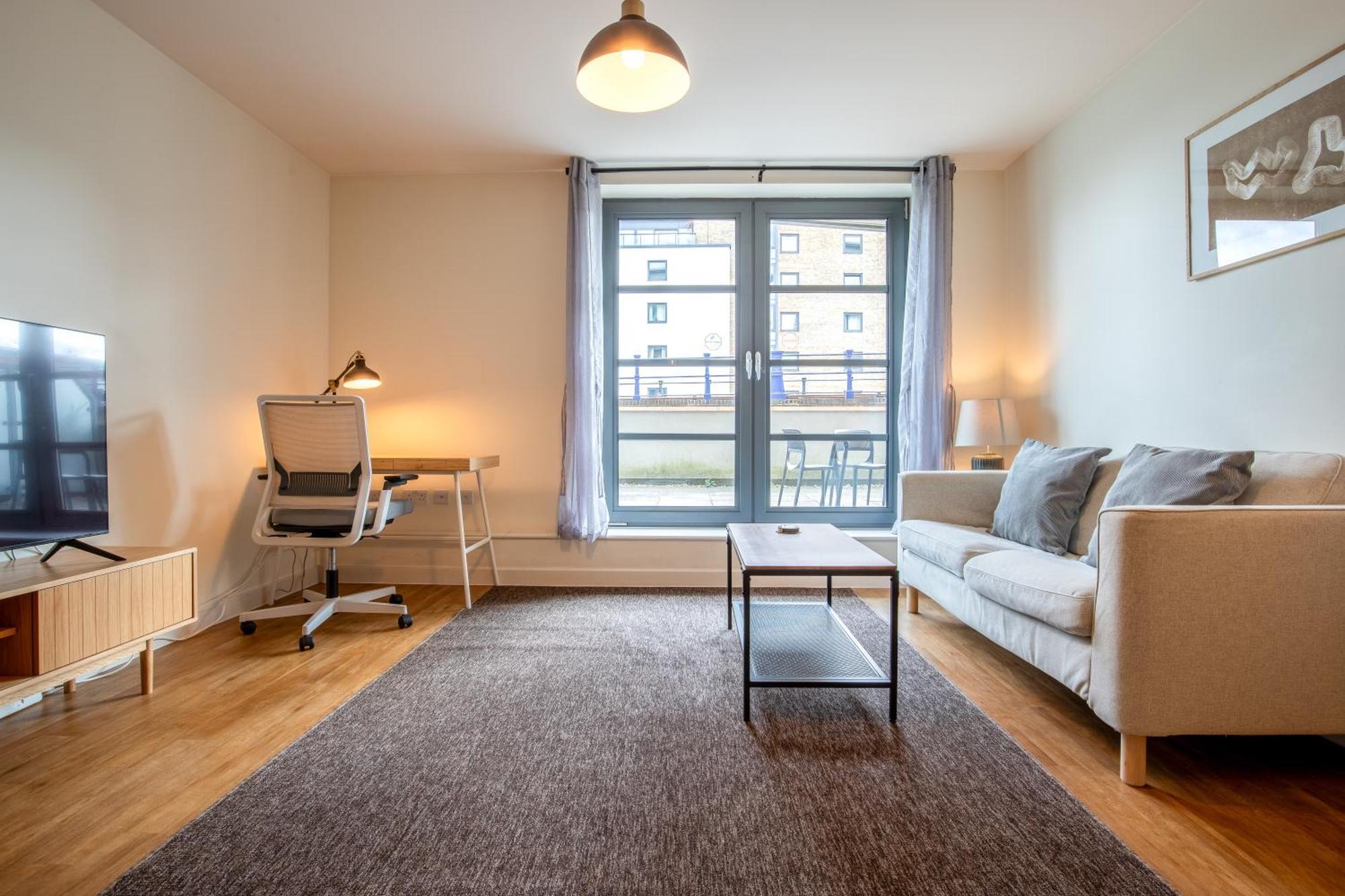 Londwell, & Limehouse Balcony Flat - Skyline Views *